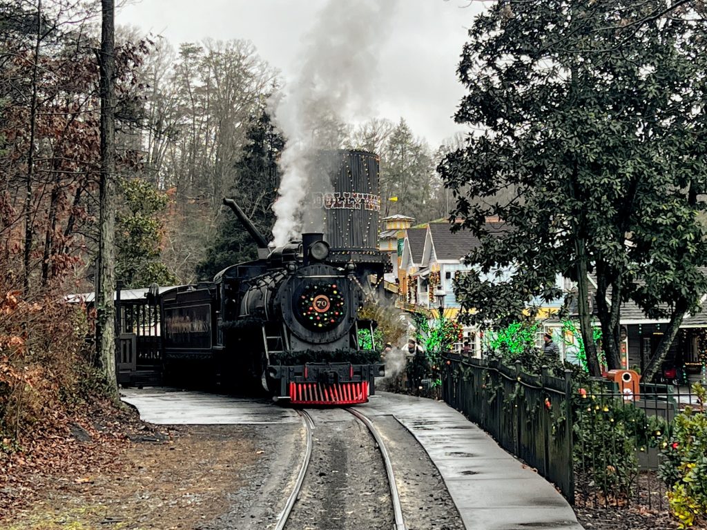 Dollywood train